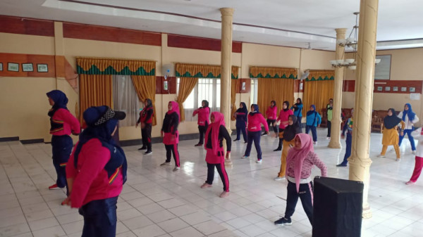 SENAM BERSAMA DI KAMPUNG KB ANGGUR