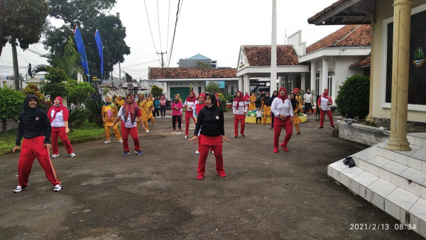 SENAM BERSAMA DI KAMPUNG KB ANGGUR DESA KADEMANGAN