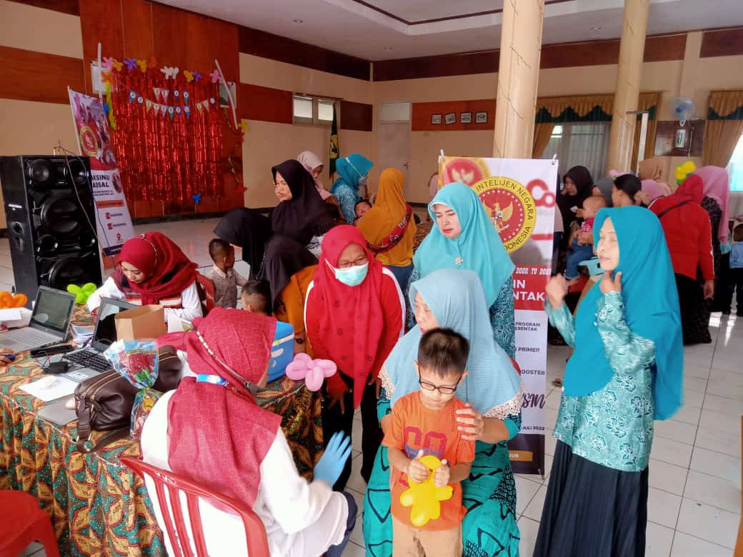 GIAT PELAYANAN BULAN IMUNISASI DAN VIT. A DI POSYANDU
