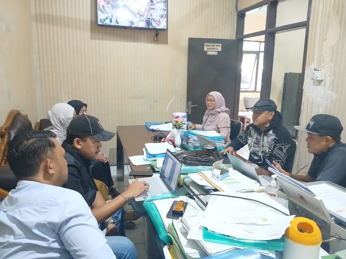 pertemuan dengan  sekdes dan pokja KP KB ,dan Rumah Data