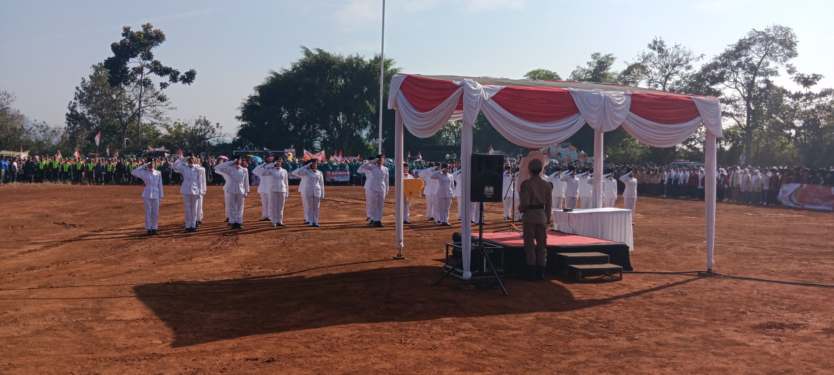 Penghormatan kepada bendera merah putih