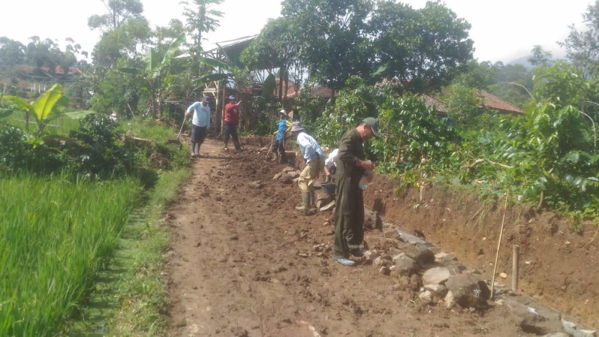 kerja bakti pelebaran jalan