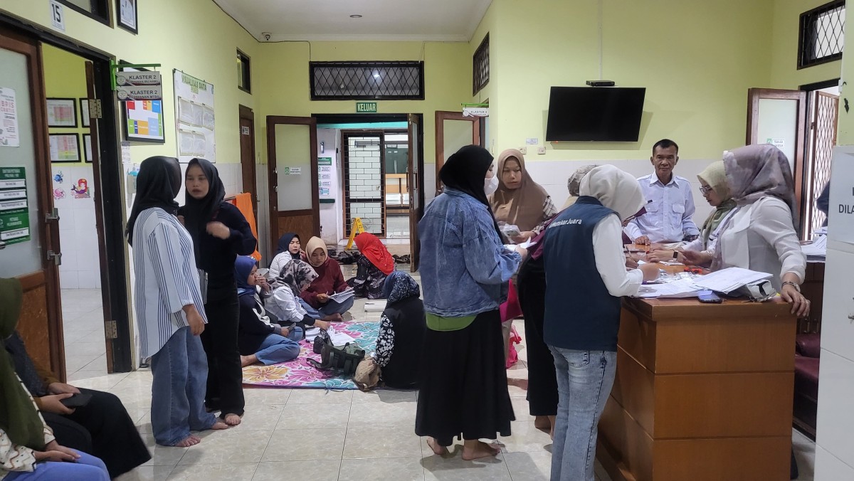 pelayanan Kb IUD dan Implant