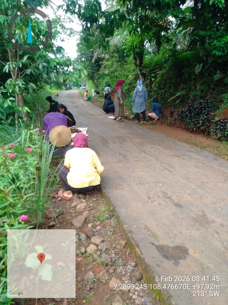 Kegiatan Bersih - bersih Lingkungan
