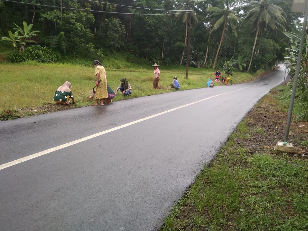 Kerja bakti jln raya Rancah cisaga