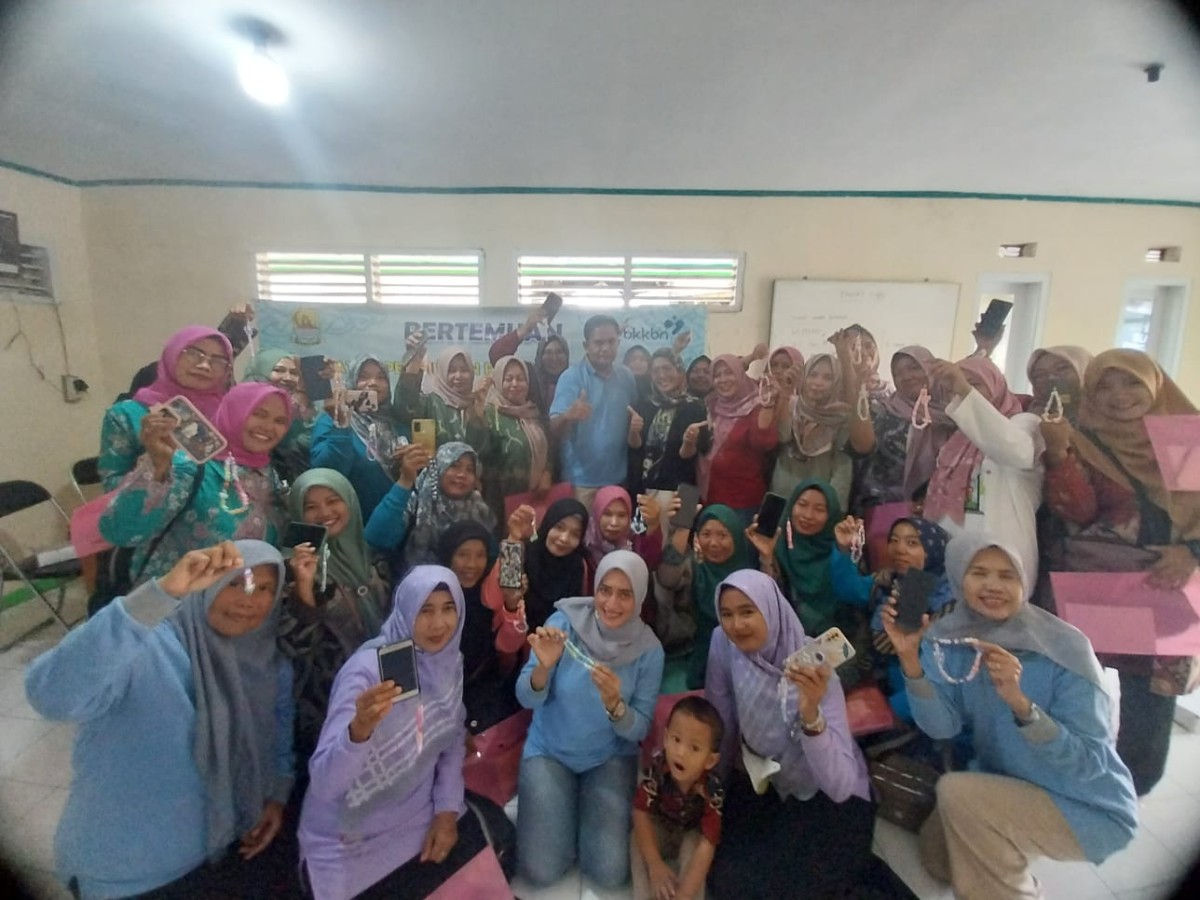 Kegiatan pelatihan pembuatan kerajinan manik-manik