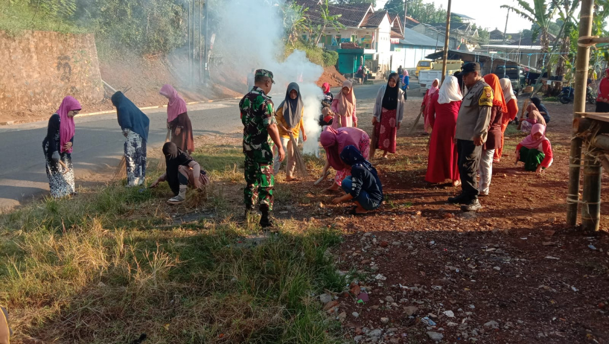 kegiatan Jumsih (Jumat Bersih)