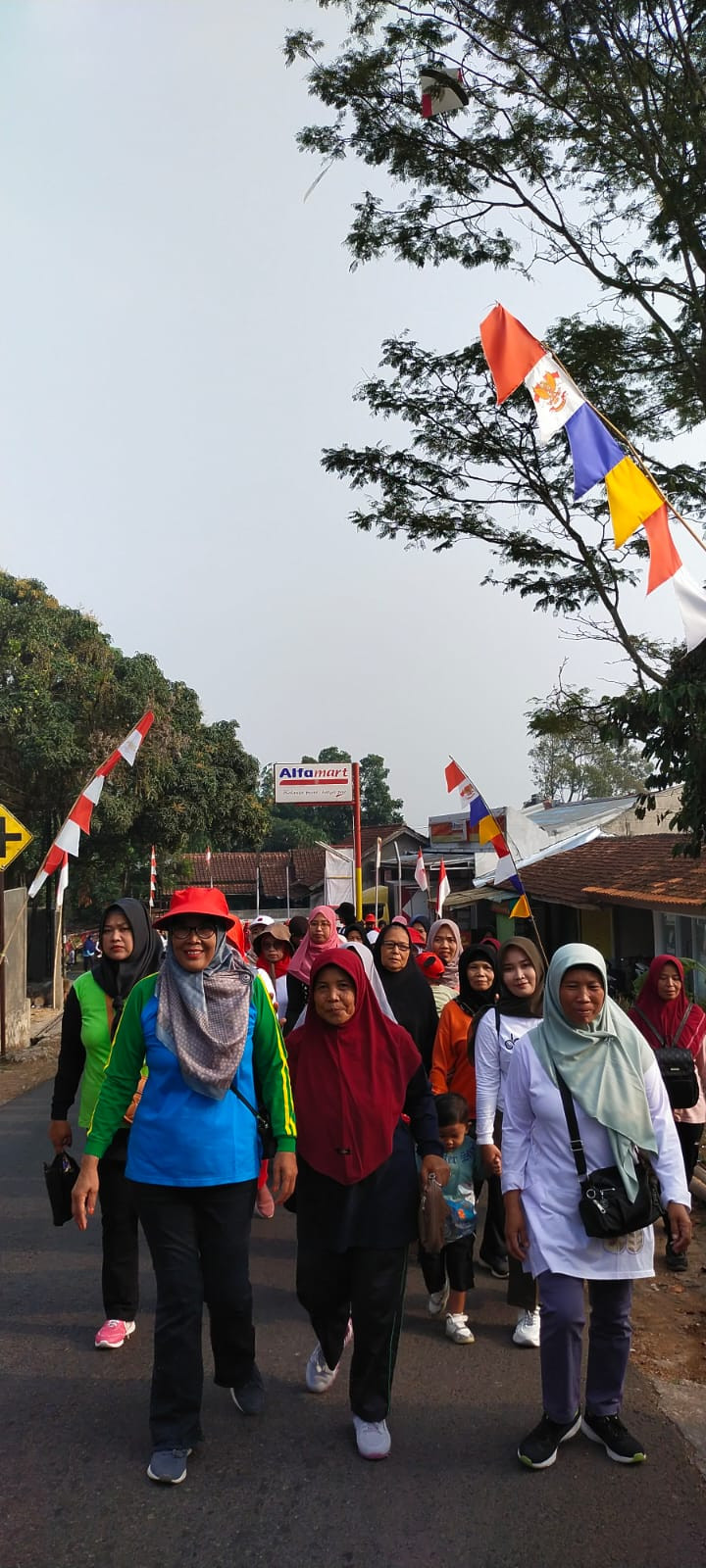 Gerak jalan di Kampung Kb SUGEMA