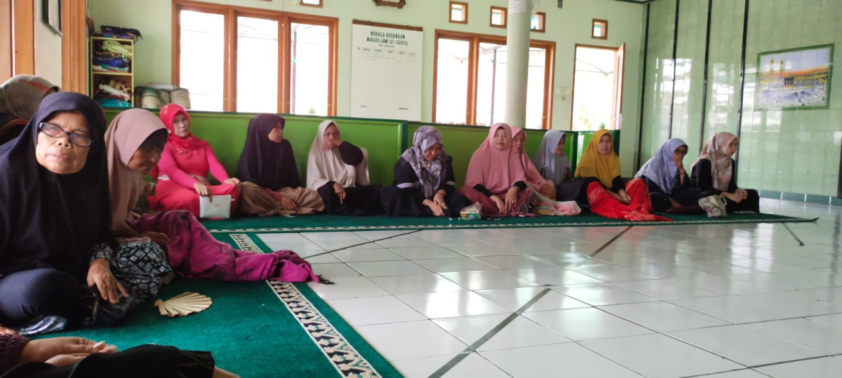 Pengajian di kampung KB