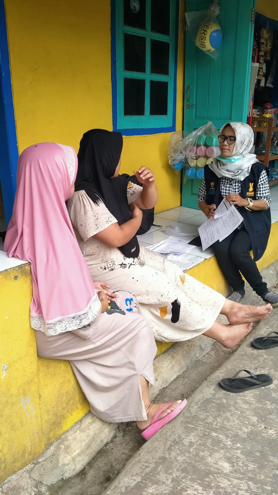 kunjungan kepada calon akseptor baru di dsn cijengkol rw 04 desa cikoneng  dan penyuluhan tentang alkon mkjp iud