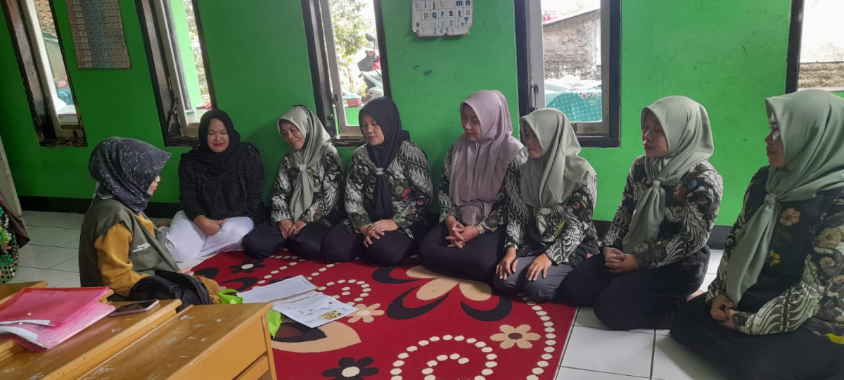 pembinaan kader poktan bkb dan bkr di desa  cikoneng posyandu sehat bahagia