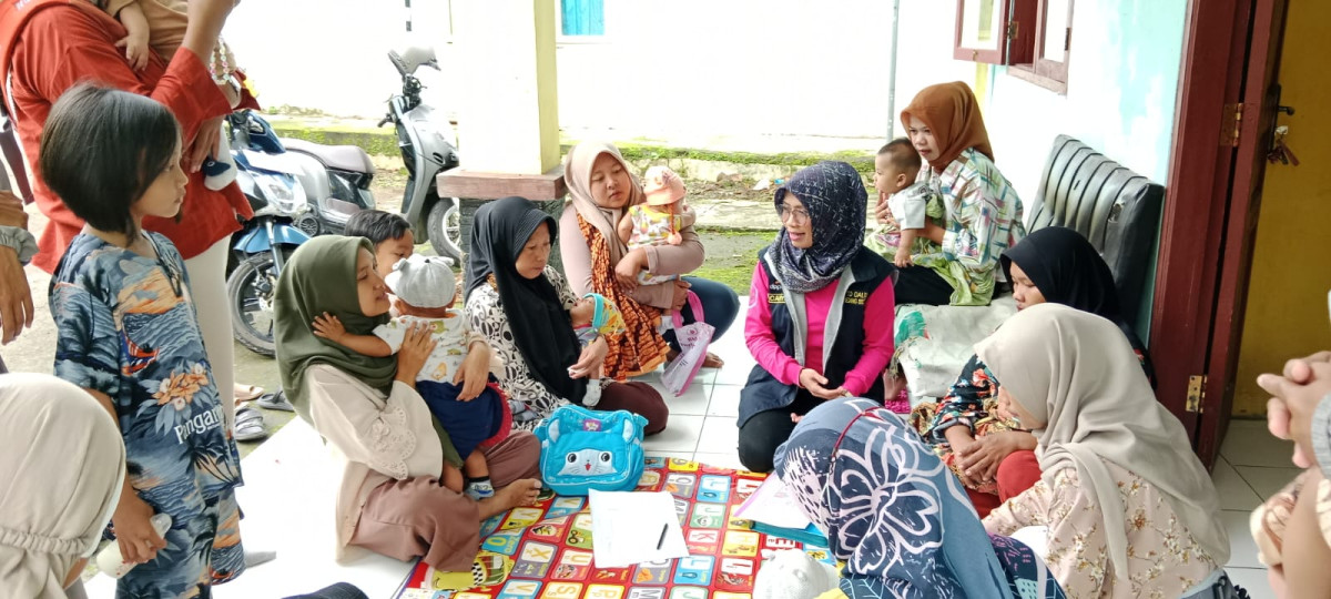kegiatan penyuluhan kepada pus ibu baduta san ibu balita desa cikoneng dan bumil desa cikoneng