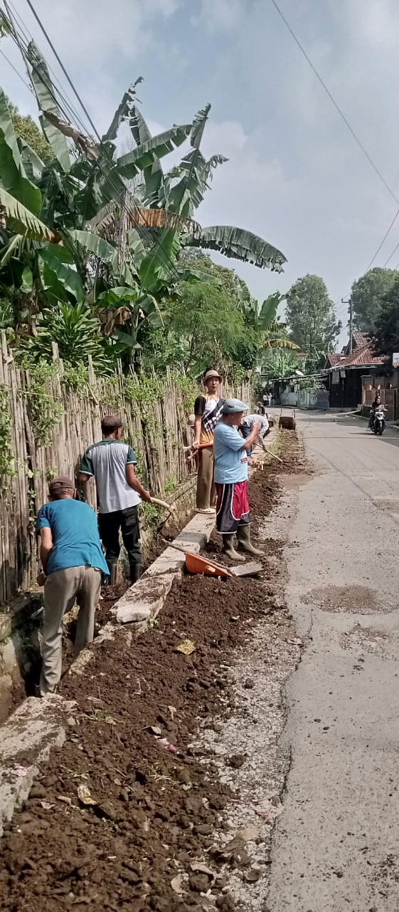 Ngosrek Di Jalan RW 01