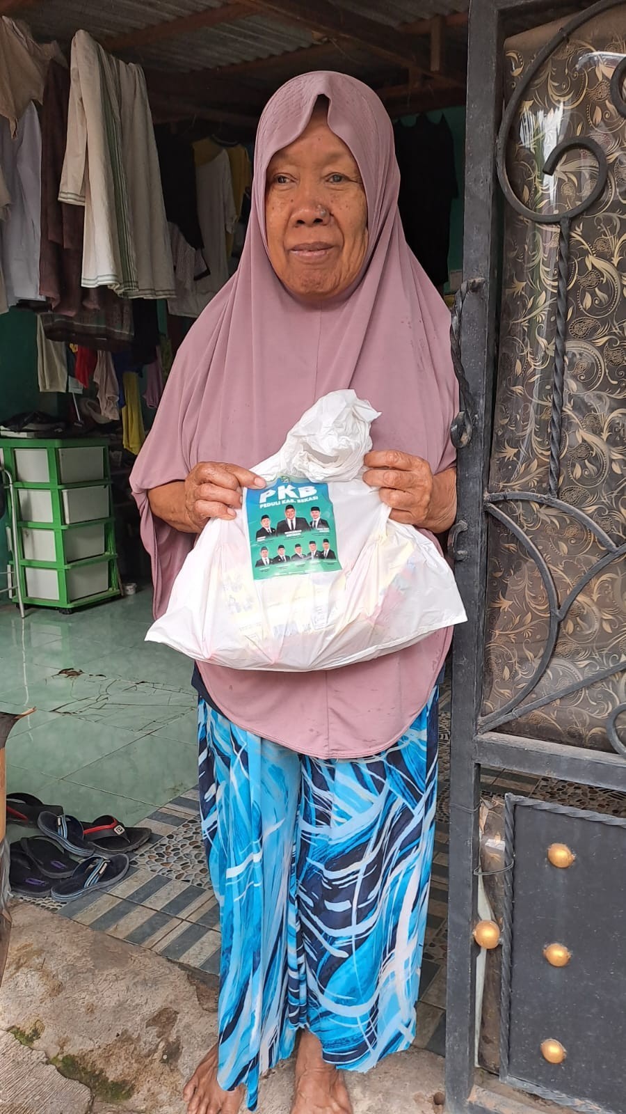 Kegiatan Pemberian Bantuan Kepada Lansia