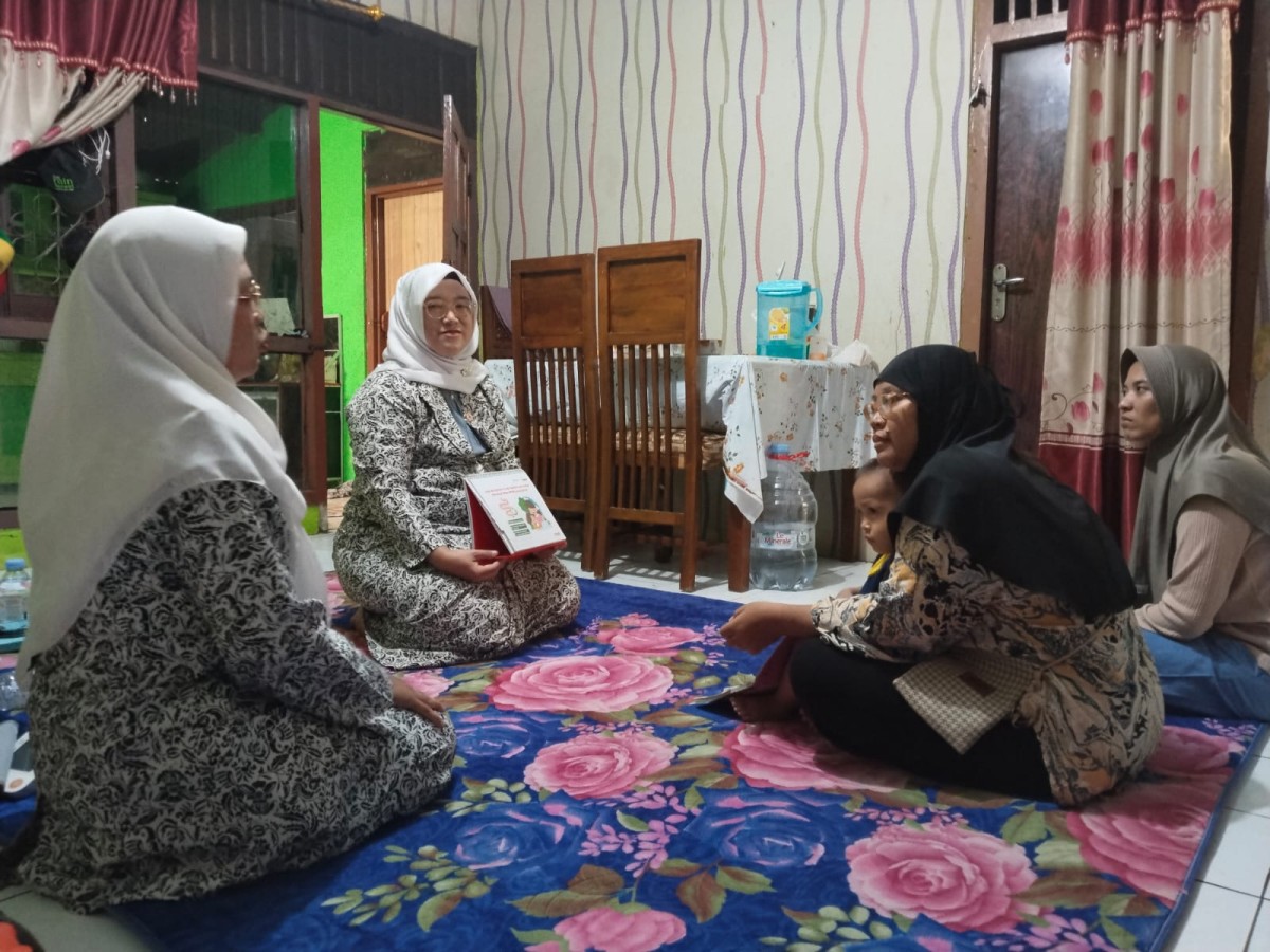 Melaksanakan kegiatan penyuluhan KB oleh Bidan Puskesmas