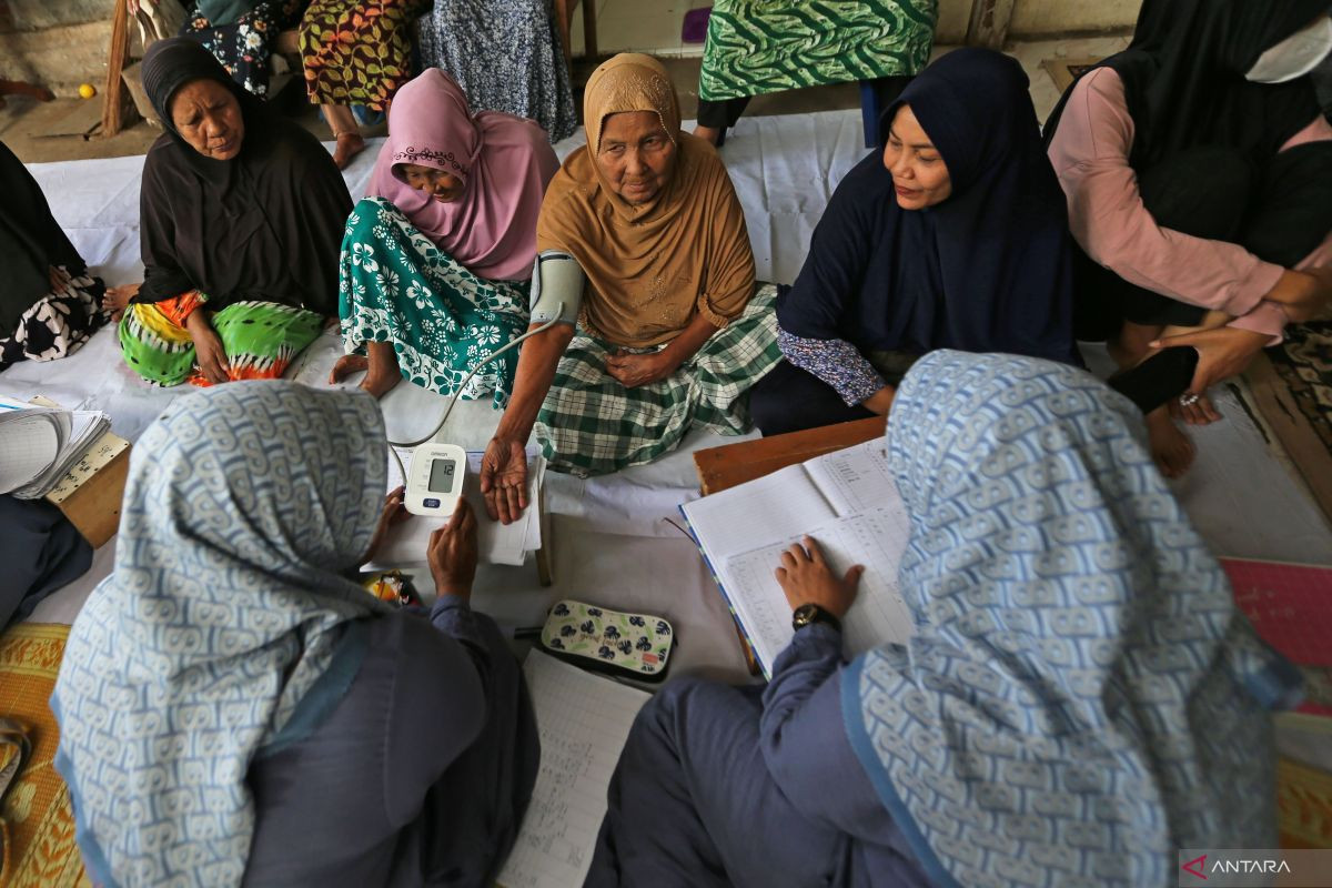 melakukan kegiatan pembinaan BKL