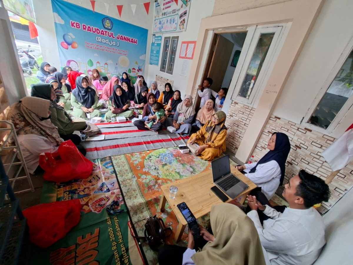 Penyuluhan pola asuh anak dan pencegahan stunting.