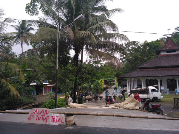 perbaikan jalan lingkungan kampung kb