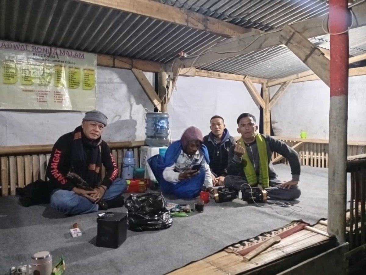 Ronda Malam RT 002 RW 012 Kelurahan Cisarua