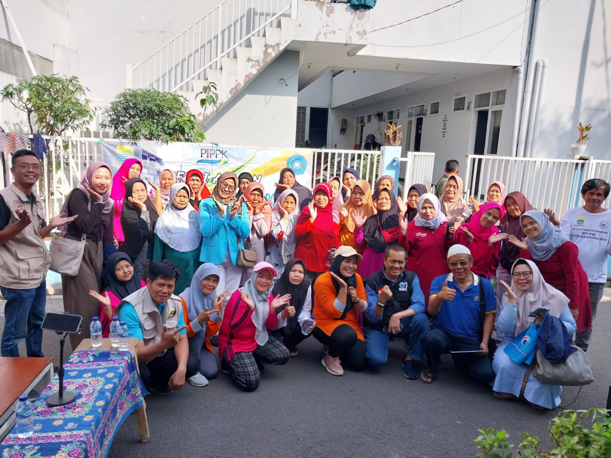 Senam dan pemeriksaan kesehatan lansia