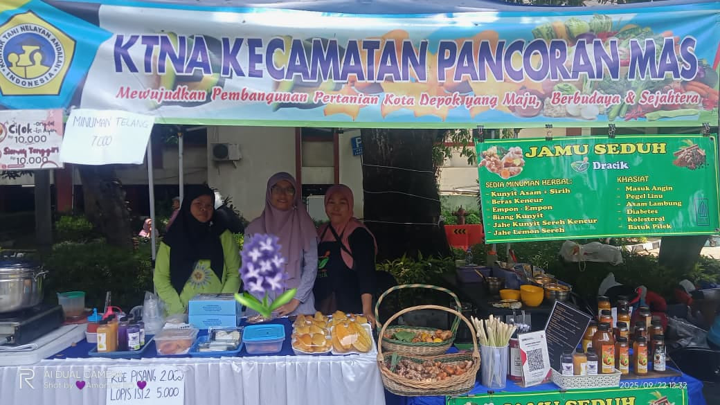 pemasaran Pasar Tani bulanan di halaman Dekranasda Depok