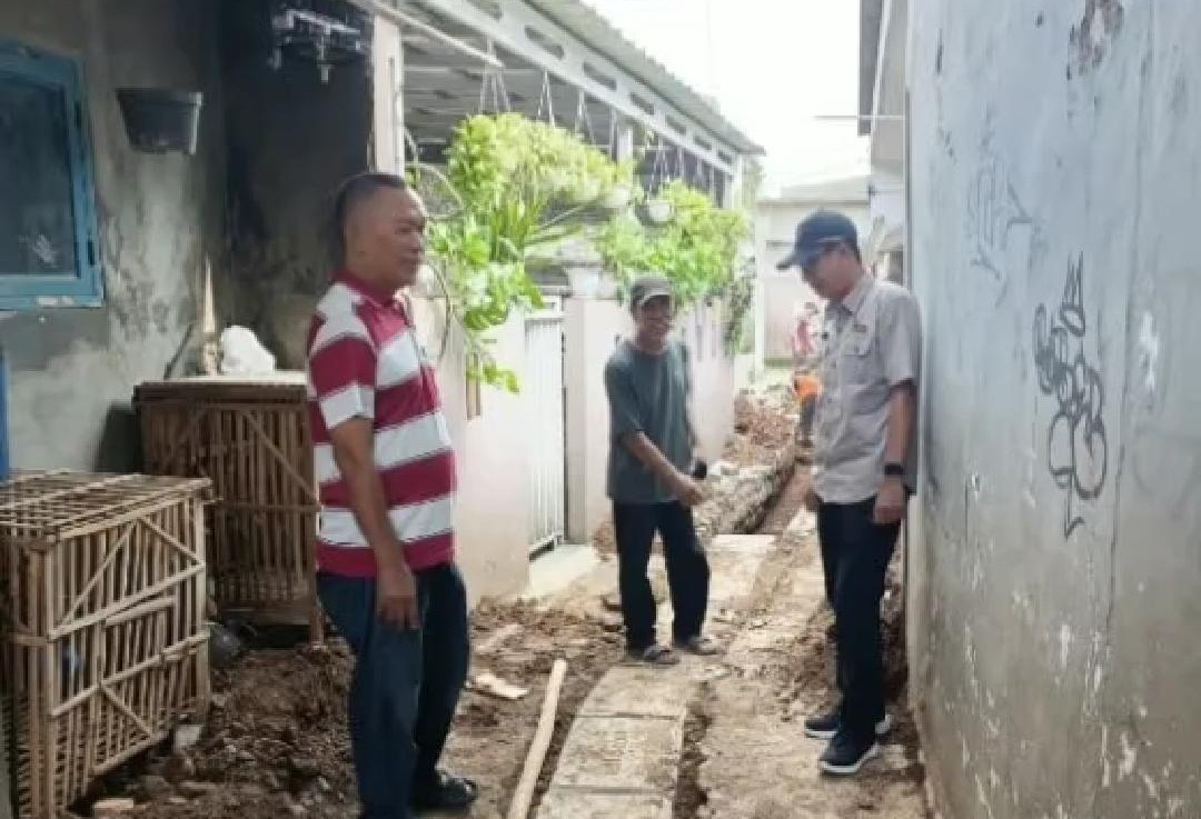 Pembuatan Drainase di jalan gang-gang