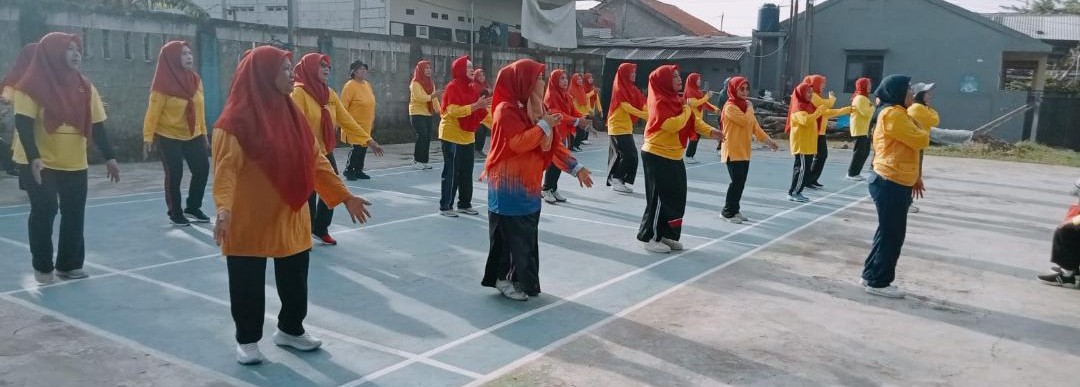 Senam Jantung Sehat klub jantung sehat seroja RW 15