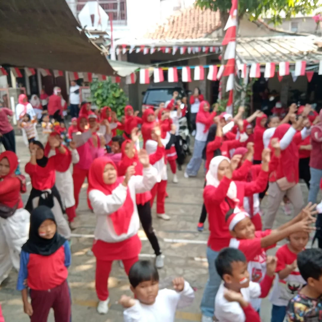 SENAM DAN JALAN SEHAT WARGA KAMPUNG KB