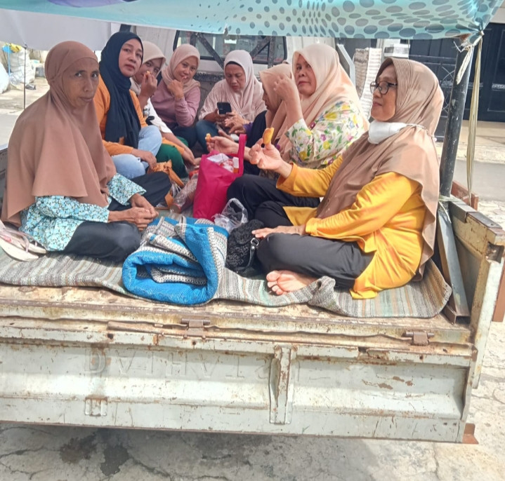 SUASANA GEMBIRA BERLEBARAN ALA EMAK-EMAK