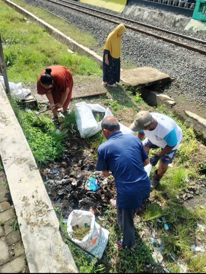 Kerja bhakti lingkungan