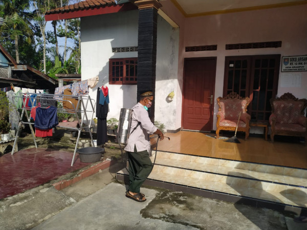 Penerapan Protokol Kesehatan Mensholati Jenasah Positif Covid 19