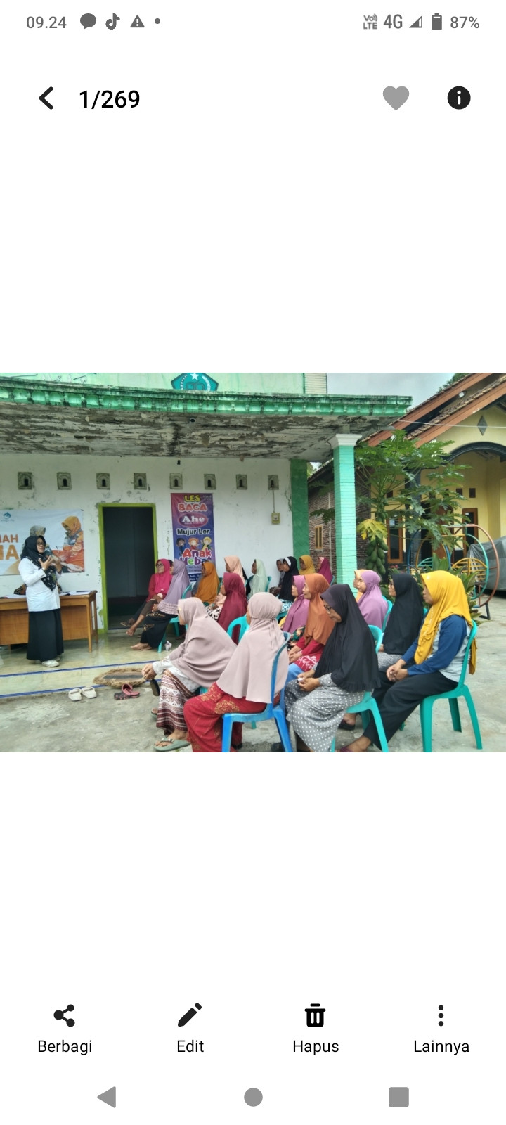 Posyandu Lansia ada pengisian kultum dari bu endah