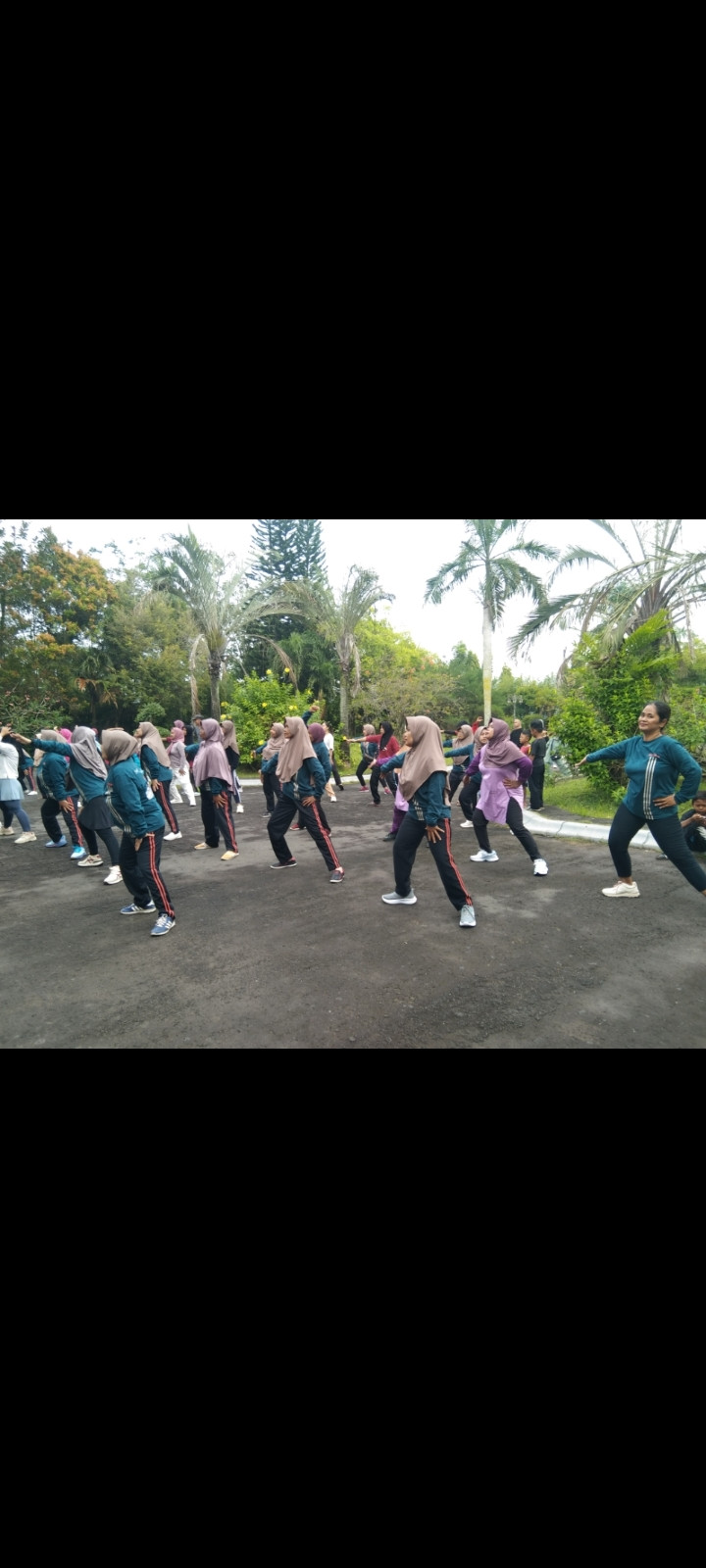 Senam bersama ibu* rw 2