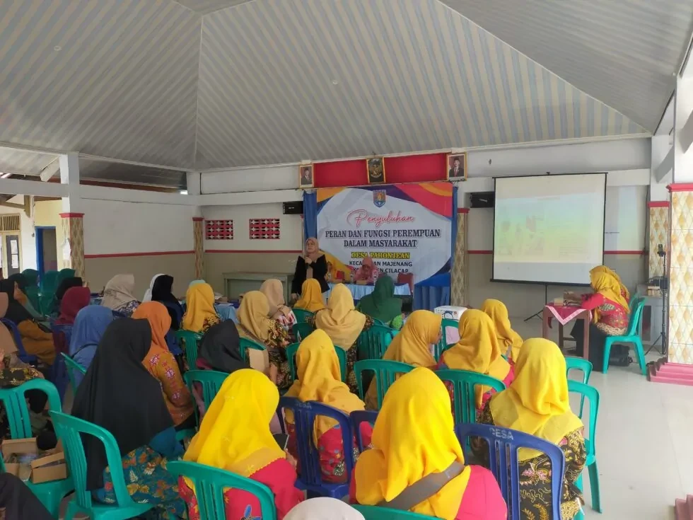 Penyuluhan Peran dan Fungsi Perempuan di Desa Pahonjean