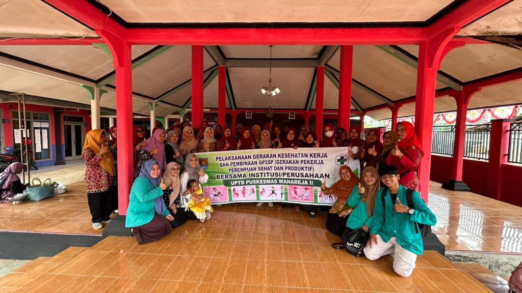 Foto bersama tim kesehatan dari PKM wanareja 2 bersama KKN STKIP
