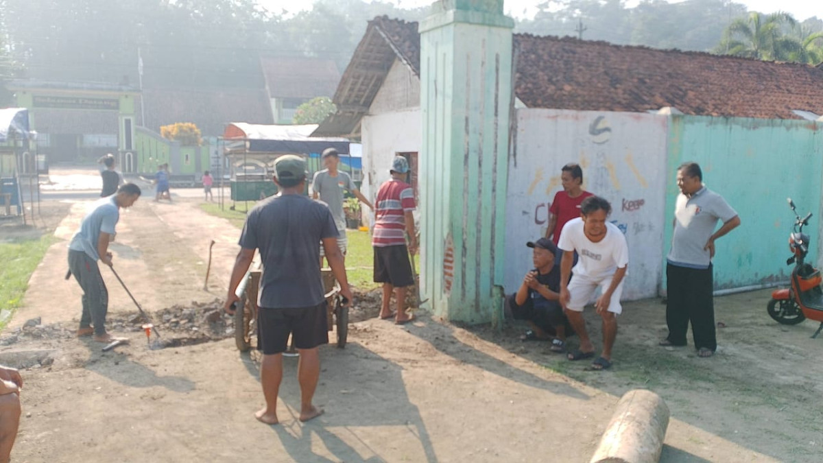 Kerja bakti lingkungan