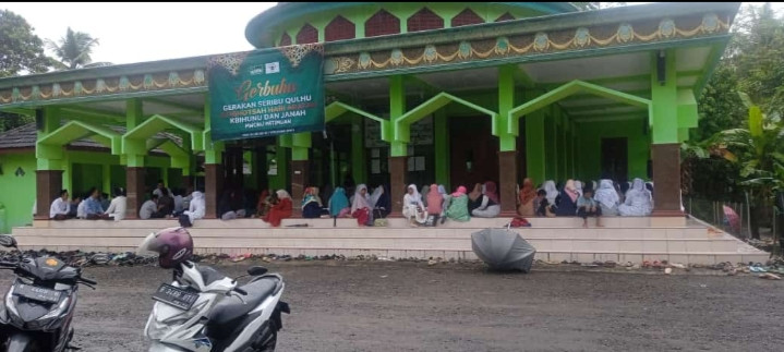 gerbuhu yaitu pembacaan surat alikhlas oleh kaum muslim pada tgl 9bulan dzulhijah atau satu hari menjelang harri raya idul adha