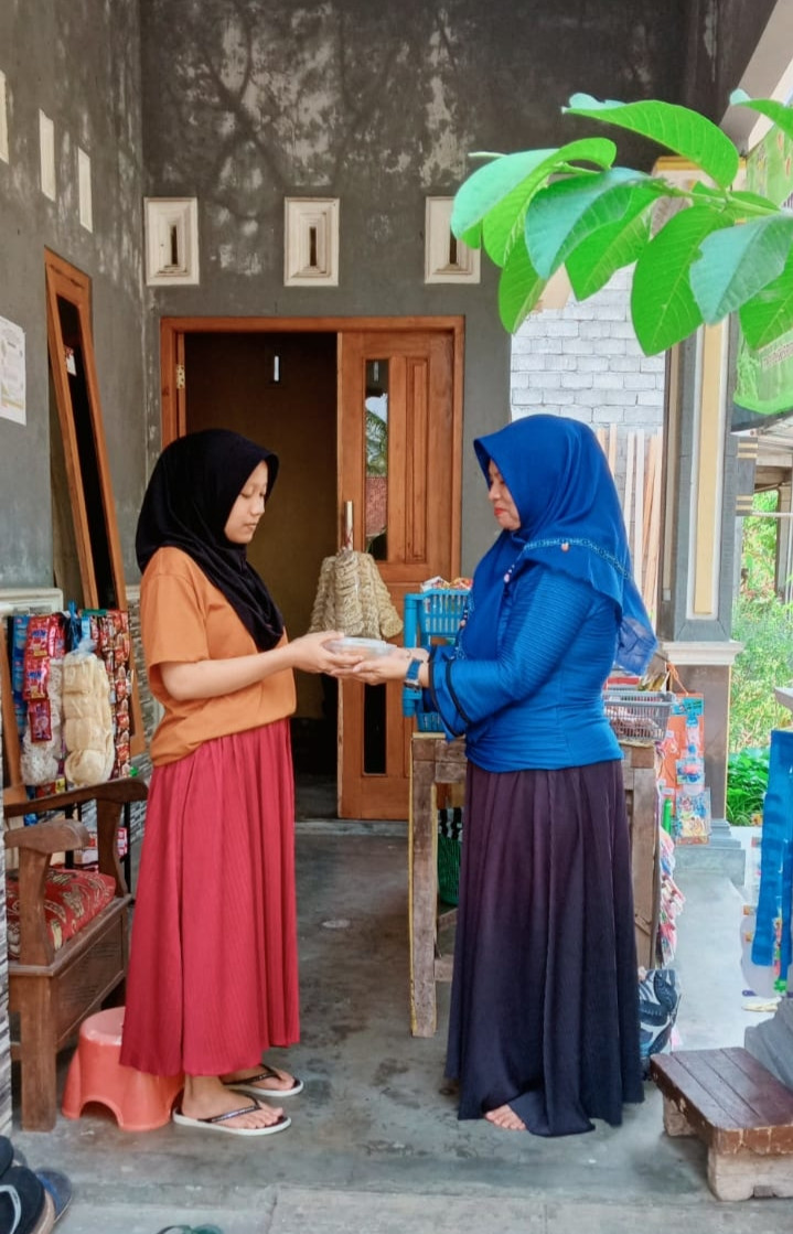 Penyerahan PMT ibu hamil KEK