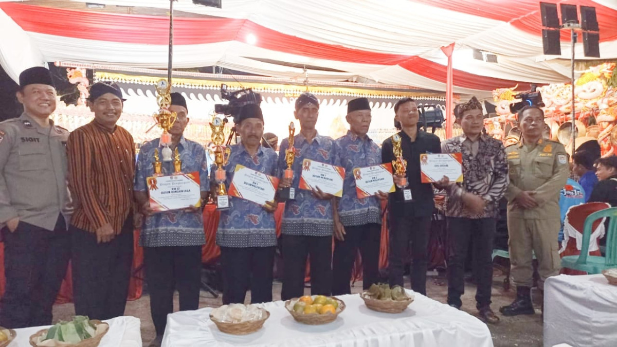 Pembagian Sertifikat kepada para pemenang lomba