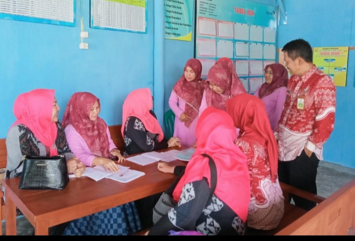Monitoring buku administrasi PMT girang stunting dan bumil kek