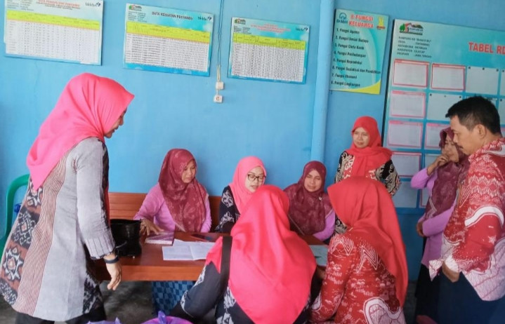Monitoring buku administrasi PMT girang stunting dan bumil kek oleh tim kabupaten