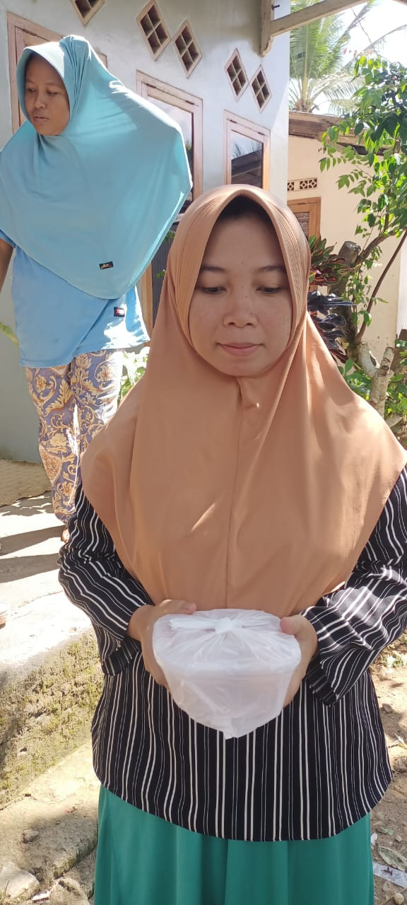 Pendistribusian PMT bumil kek Desa Cinyawang