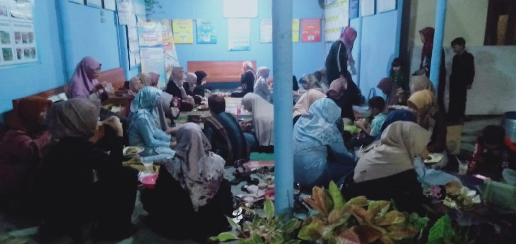 Buka bersama perangkat desa dan lembaga desa cinyawang