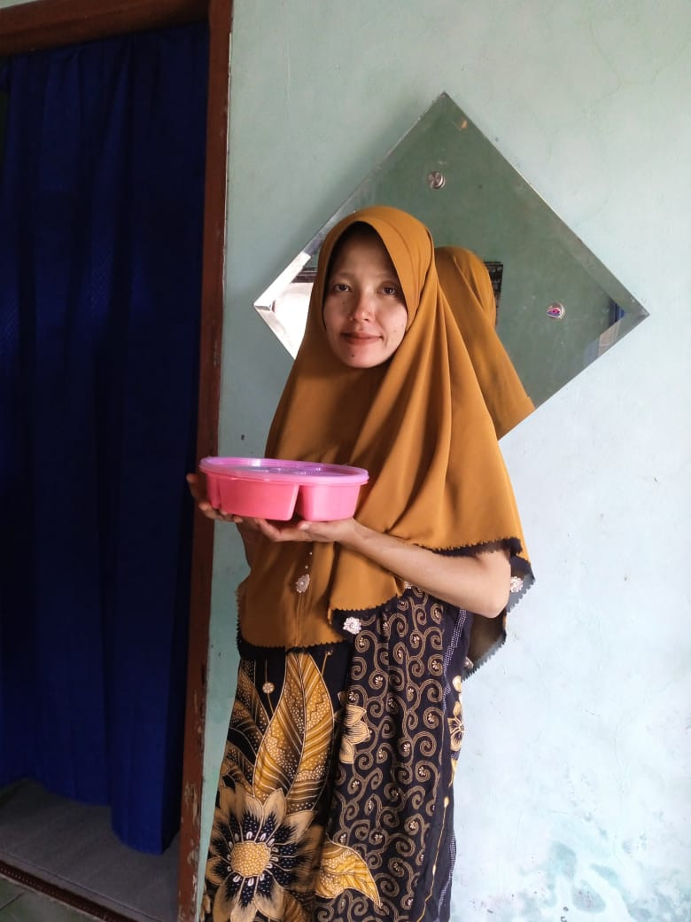 pendistribusian pmt bumil kek desa cinyawang