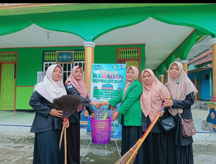 amaliyah ramadhan desa cinyawang oleh plpk desa cinyawang