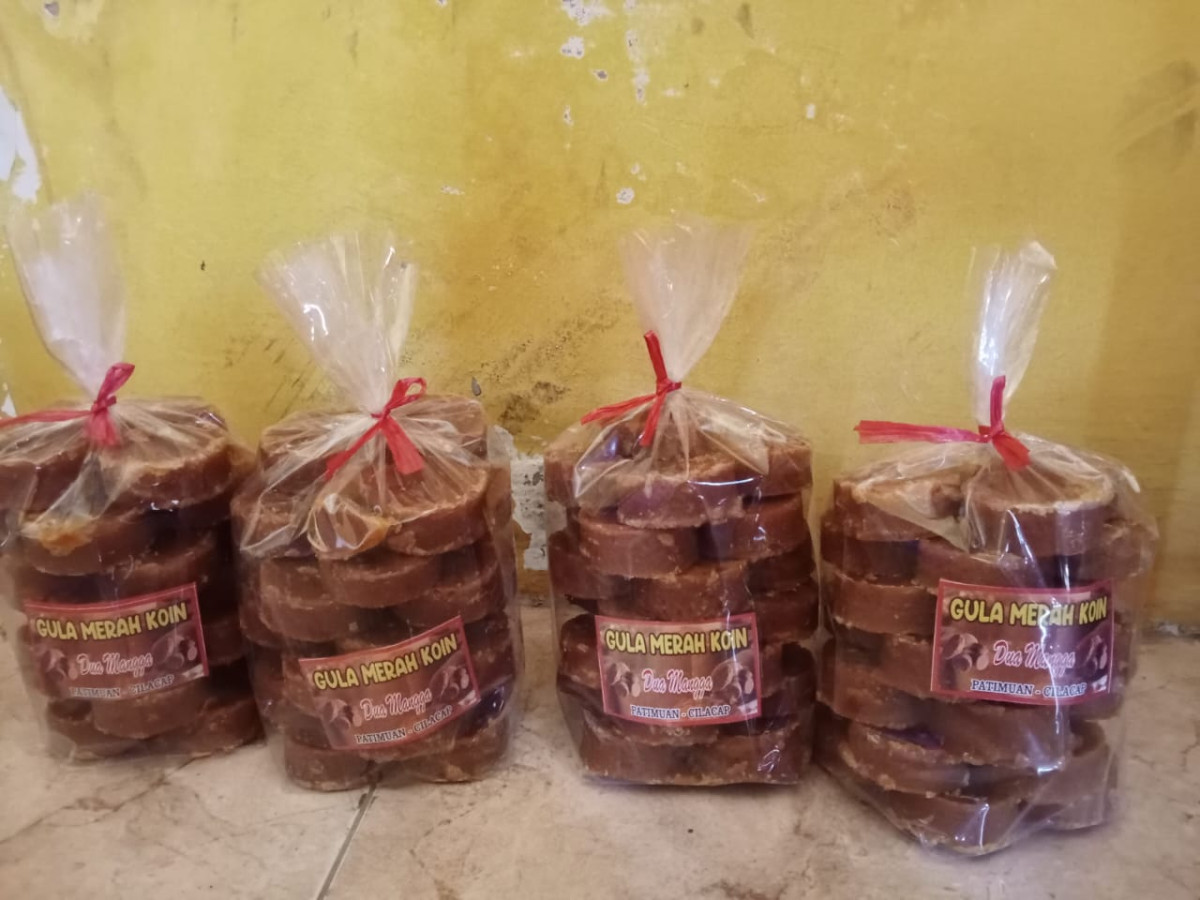 Penjualan gula merah hasil warga kkb cinyawang