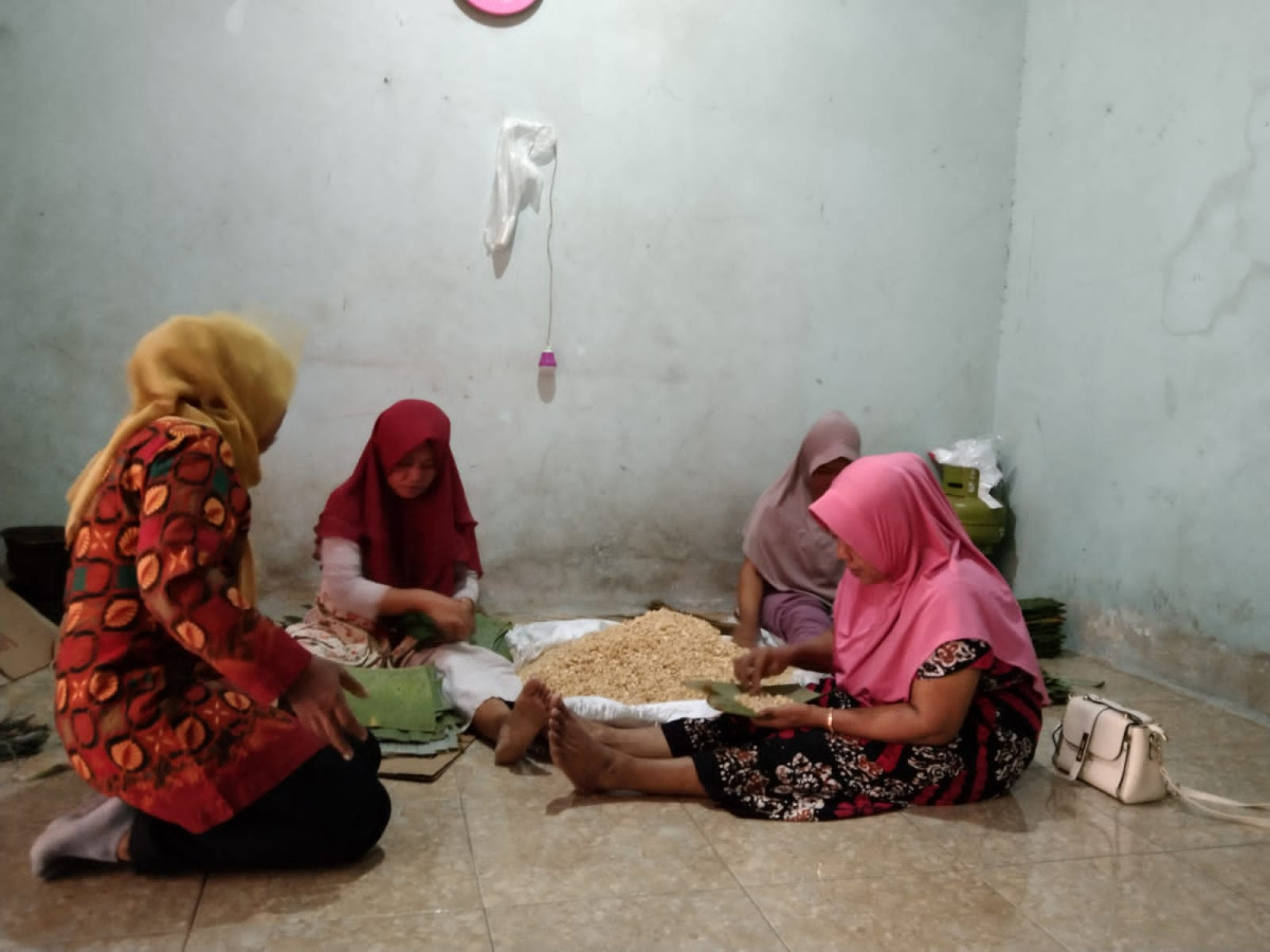 Pelaku ekonomi kkb desa cinyawang,, tempe