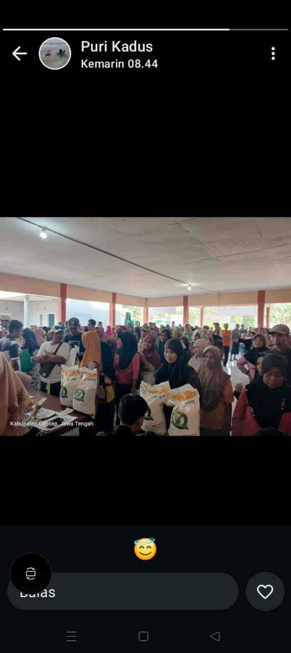 Bantuan beras bagi masyarakat miskin desa cinyawang