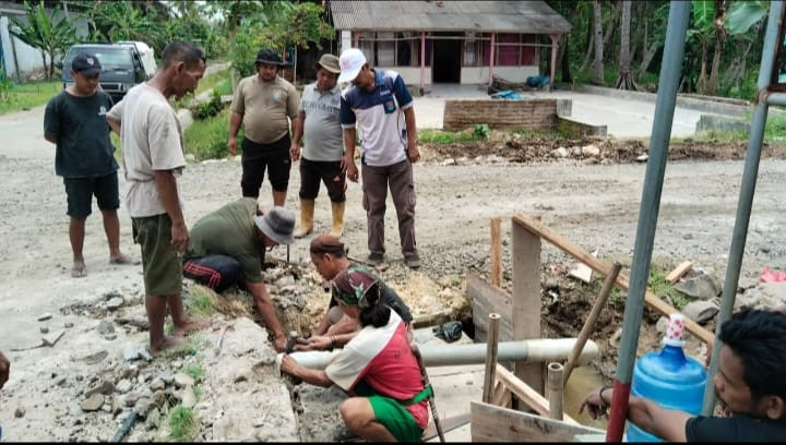 Perbaikan jalan kelen lingga cinyawang oleh KKB cinyawang