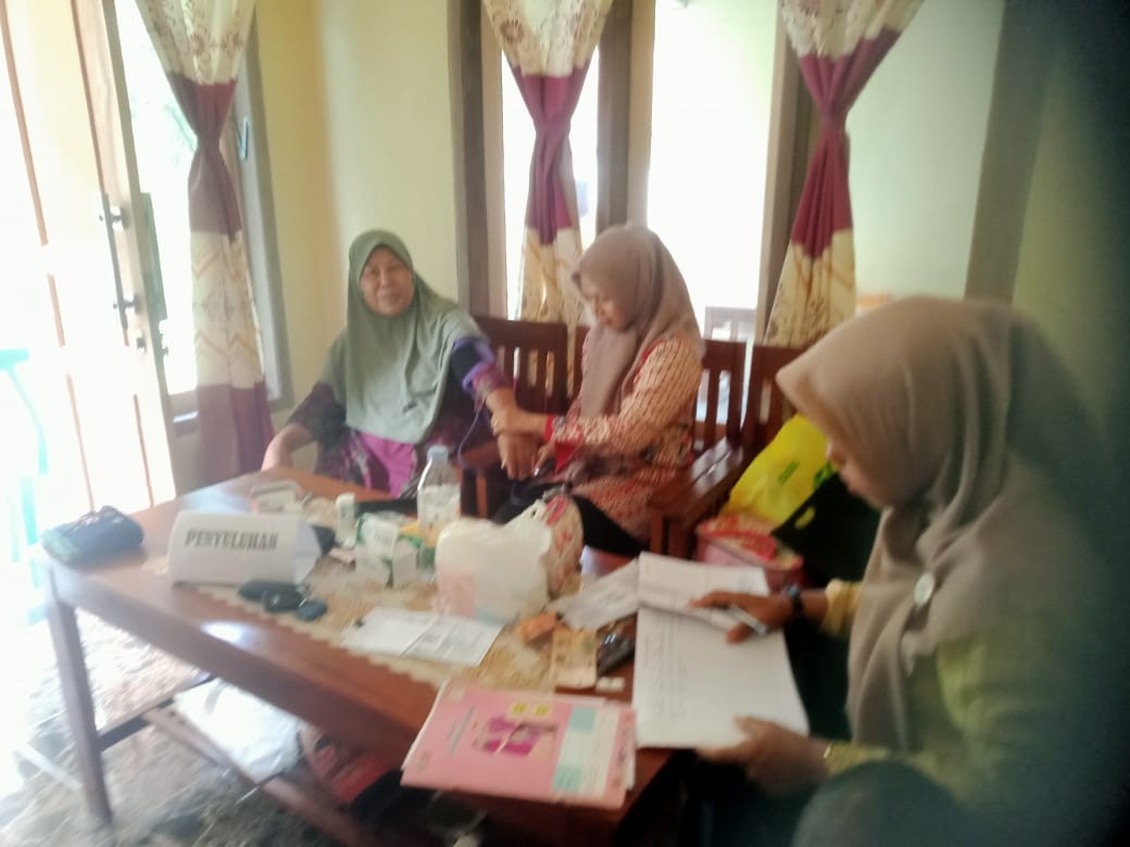 Kegiatan Posyandu Lansia dan pengecekan gula darah dan tensi
